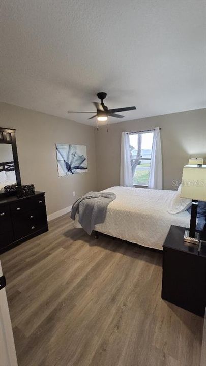 For Sale: $324,900 (2 beds, 2 baths, 1213 Square Feet)