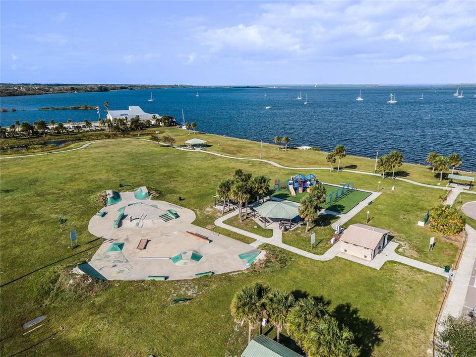 En Venta: $369,990 (4 camas, 3 baños, 2210 Pies cuadrados)