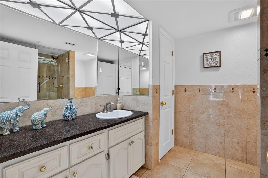 待售: $799,000 (2 贝兹, 2 浴室, 1331 平方英尺)