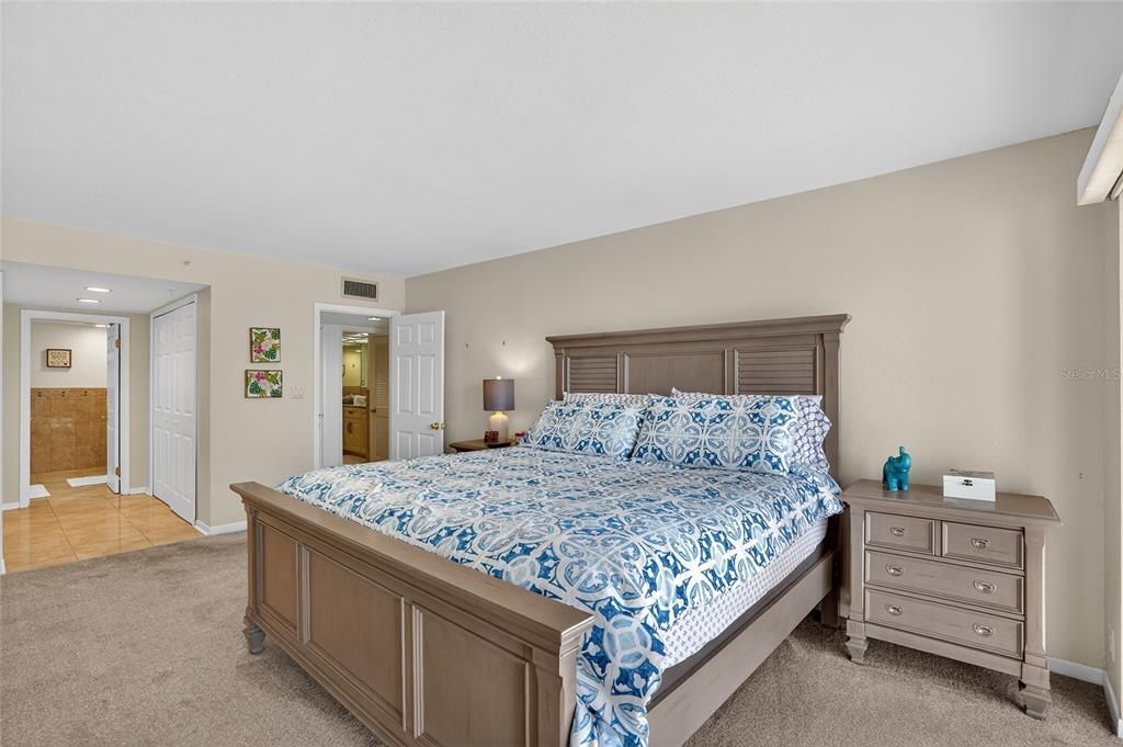 待售: $799,000 (2 贝兹, 2 浴室, 1331 平方英尺)