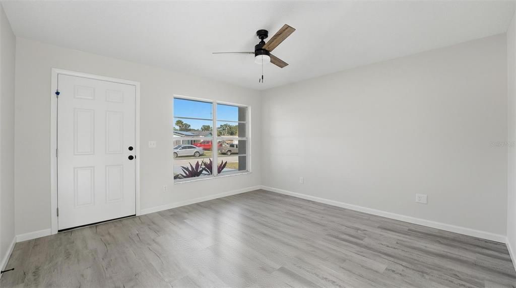 For Sale: $249,900 (3 beds, 1 baths, 1349 Square Feet)