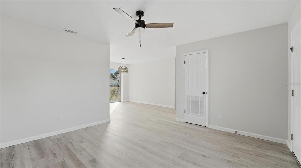 For Sale: $249,900 (3 beds, 1 baths, 1349 Square Feet)