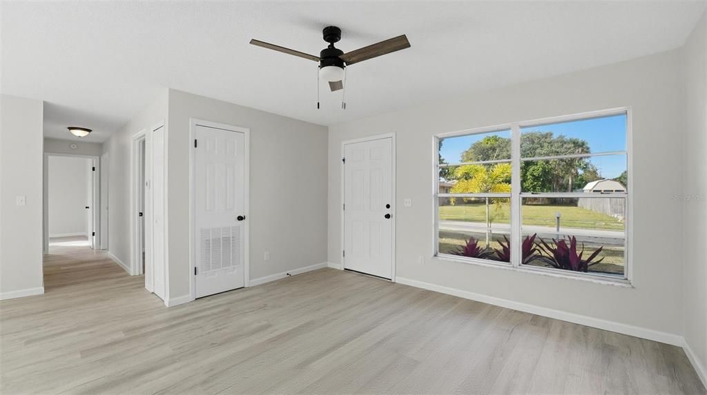 For Sale: $249,900 (3 beds, 1 baths, 1349 Square Feet)