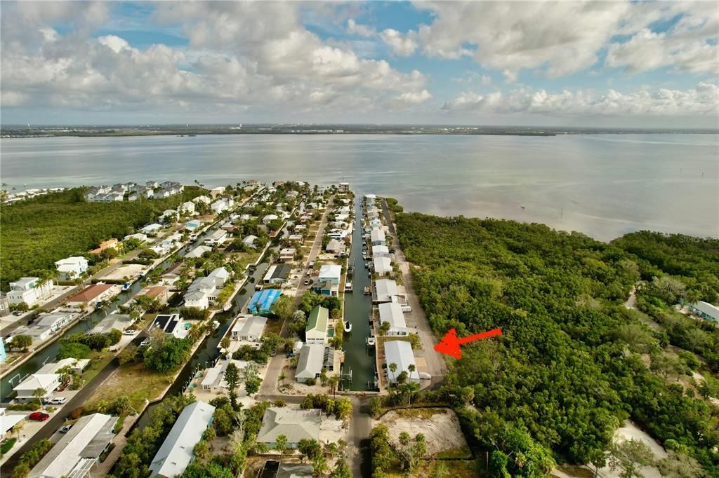 For Sale: $300,000 (1 beds, 1 baths, 630 Square Feet)