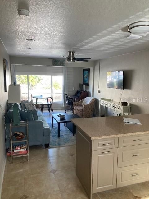 For Sale: $300,000 (1 beds, 1 baths, 630 Square Feet)