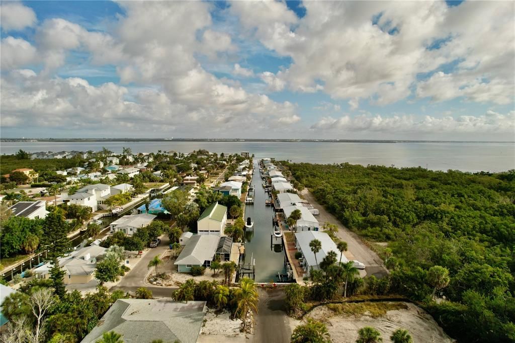 For Sale: $300,000 (1 beds, 1 baths, 630 Square Feet)