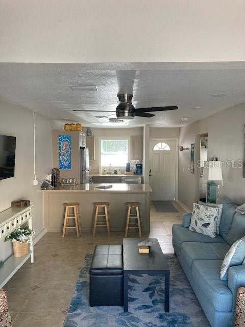 For Sale: $300,000 (1 beds, 1 baths, 630 Square Feet)