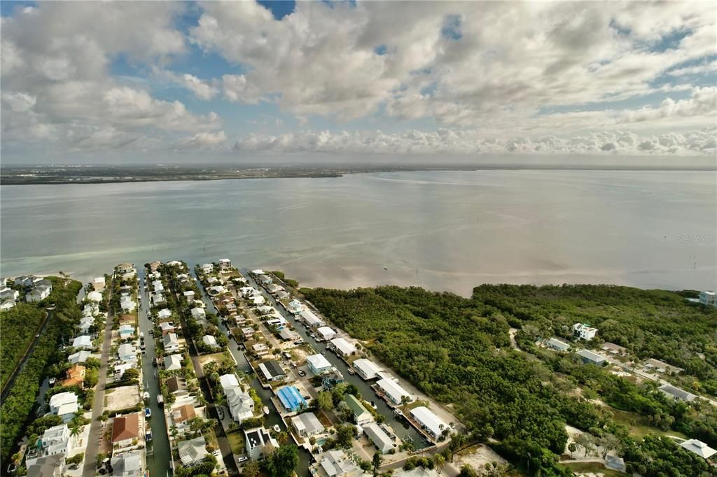 For Sale: $300,000 (1 beds, 1 baths, 630 Square Feet)