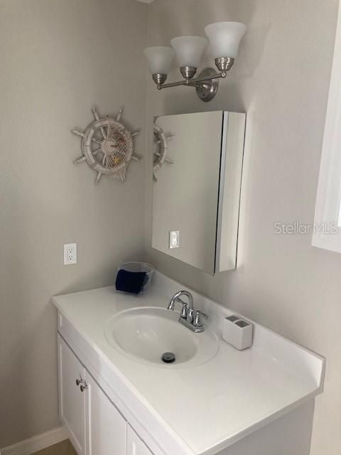 For Sale: $300,000 (1 beds, 1 baths, 630 Square Feet)