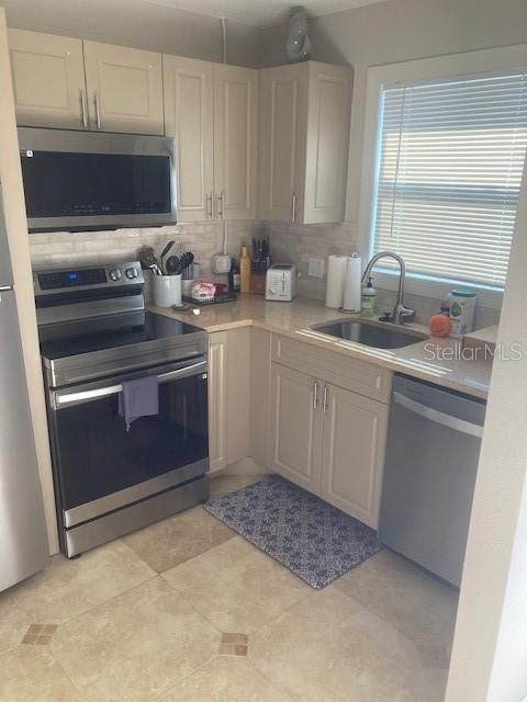 For Sale: $300,000 (1 beds, 1 baths, 630 Square Feet)