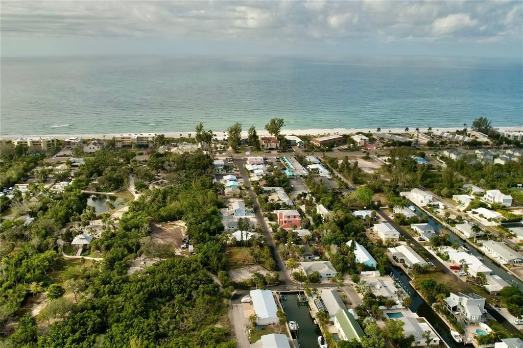 For Sale: $300,000 (1 beds, 1 baths, 630 Square Feet)