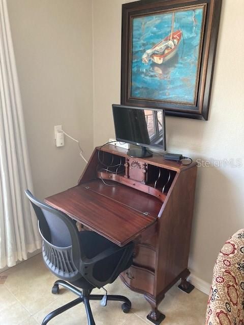 For Sale: $300,000 (1 beds, 1 baths, 630 Square Feet)