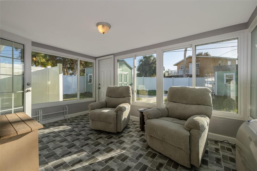 En Venta: $225,000 (2 camas, 1 baños, 984 Pies cuadrados)