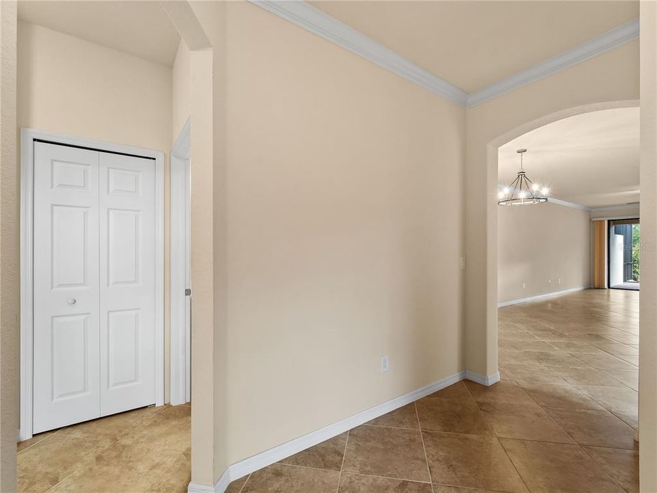 На продажу: $320,000 (2 спален, 2 ванн, 1572 Квадратных фут)