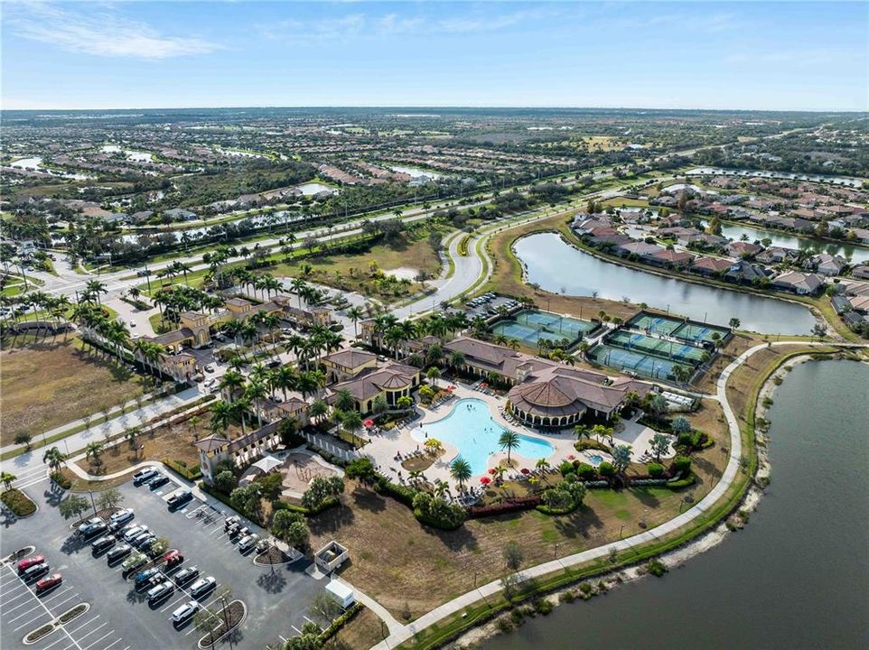 На продажу: $320,000 (2 спален, 2 ванн, 1572 Квадратных фут)