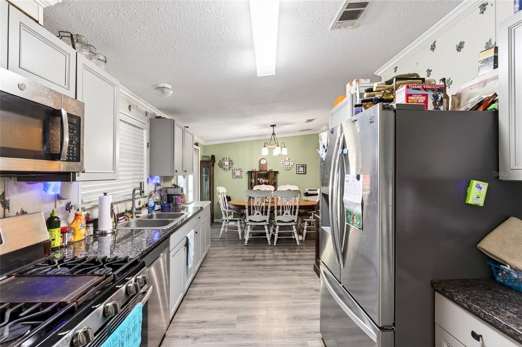 For Sale: $799,900 (3 beds, 2 baths, 2076 Square Feet)