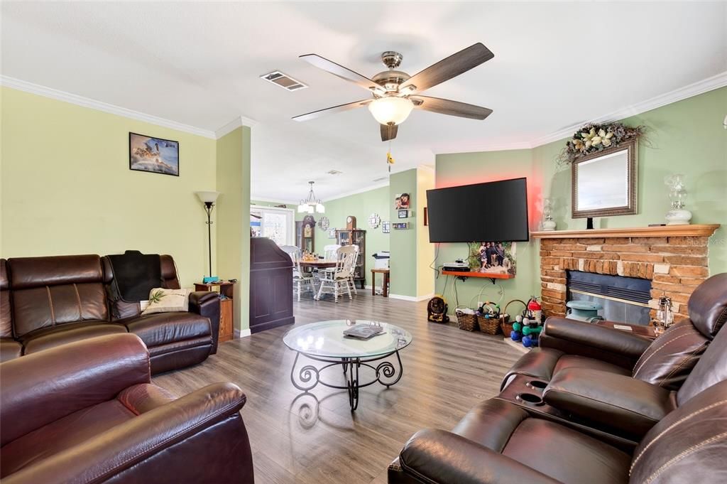 For Sale: $799,900 (3 beds, 2 baths, 2076 Square Feet)