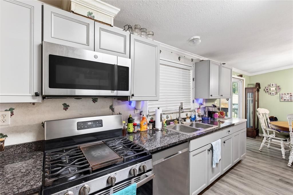 For Sale: $799,900 (3 beds, 2 baths, 2076 Square Feet)