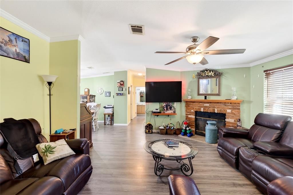 For Sale: $799,900 (3 beds, 2 baths, 2076 Square Feet)