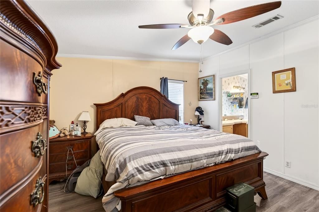 For Sale: $799,900 (3 beds, 2 baths, 2076 Square Feet)