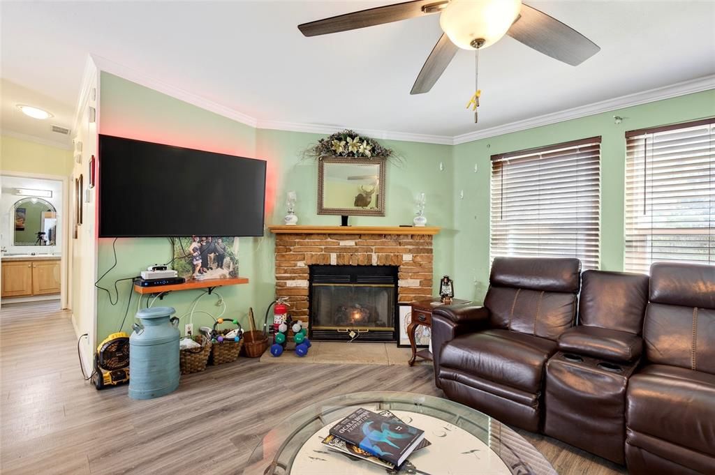 For Sale: $799,900 (3 beds, 2 baths, 2076 Square Feet)