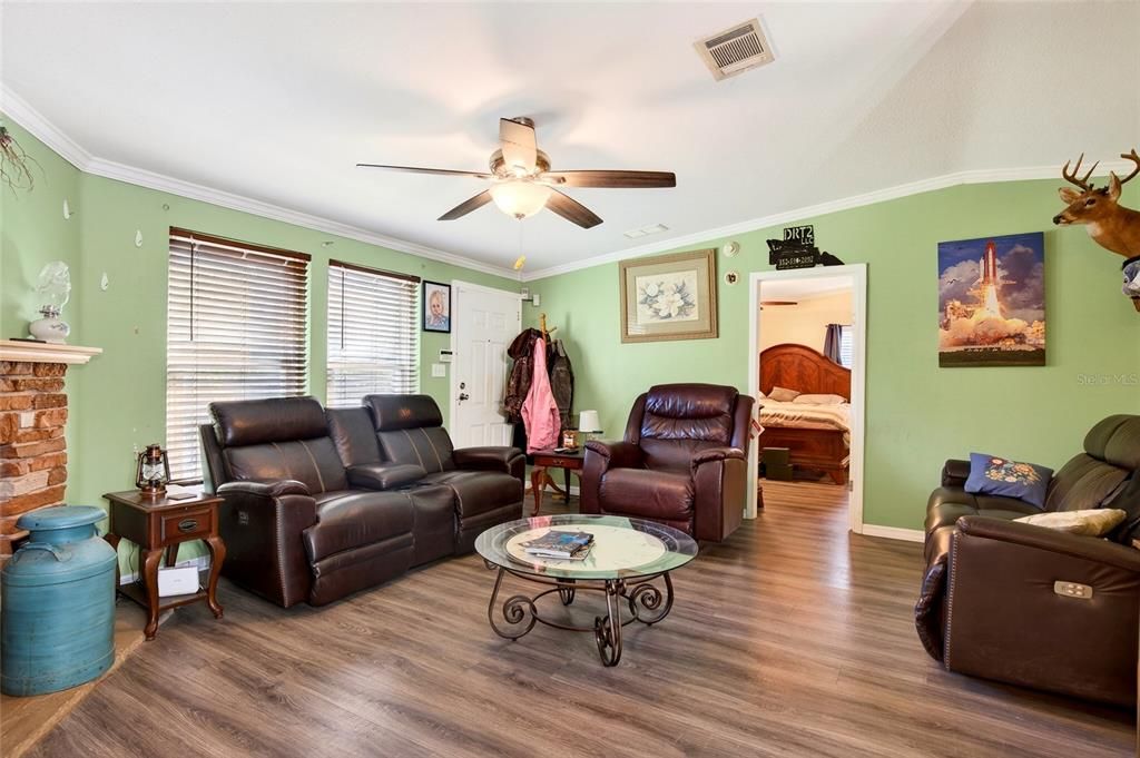 For Sale: $799,900 (3 beds, 2 baths, 2076 Square Feet)