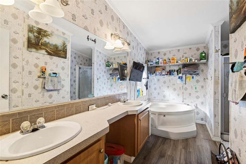 For Sale: $799,900 (3 beds, 2 baths, 2076 Square Feet)