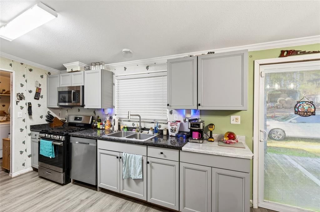 For Sale: $799,900 (3 beds, 2 baths, 2076 Square Feet)