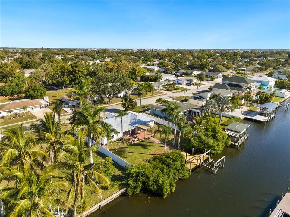 На продажу: $1,199,000 (4 спален, 2 ванн, 1832 Квадратных фут)