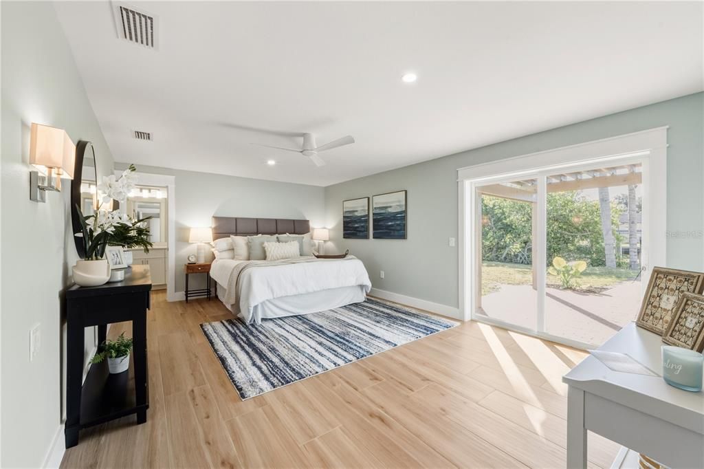 На продажу: $1,199,000 (4 спален, 2 ванн, 1832 Квадратных фут)