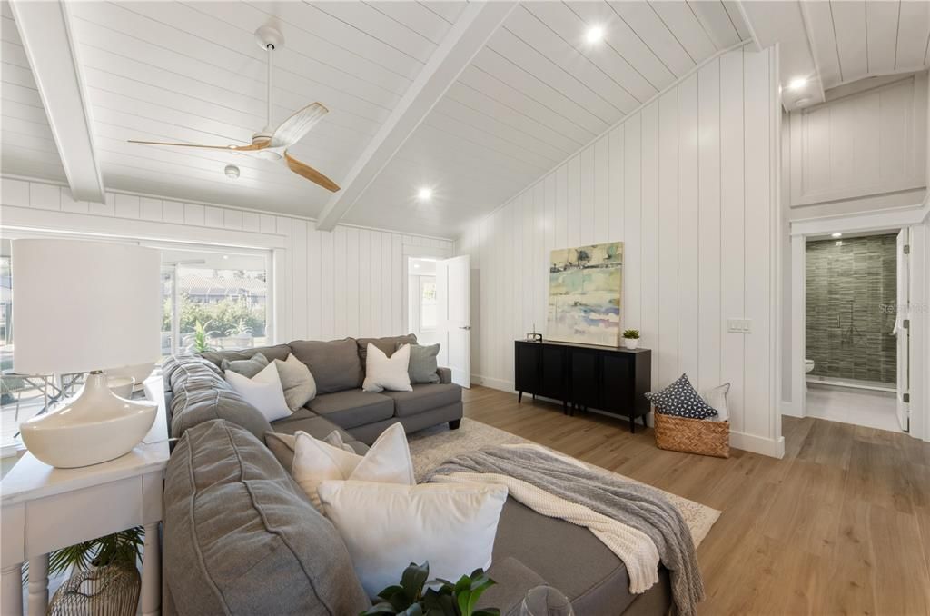 На продажу: $1,199,000 (4 спален, 2 ванн, 1832 Квадратных фут)