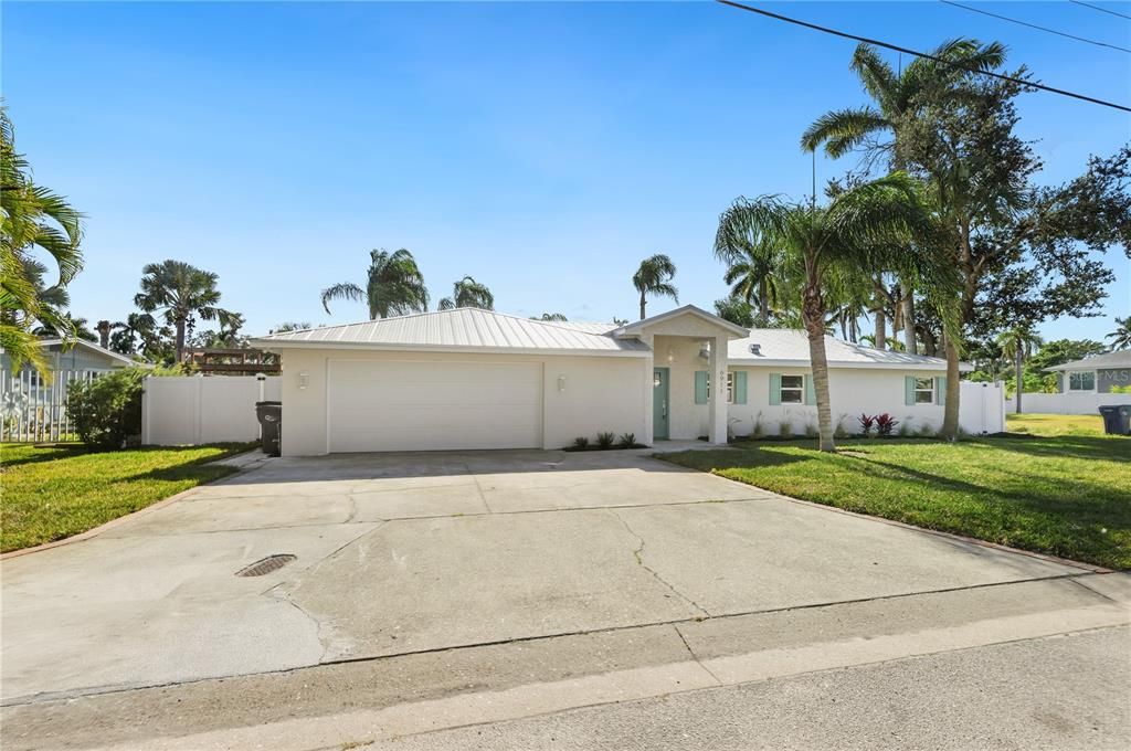 На продажу: $1,199,000 (4 спален, 2 ванн, 1832 Квадратных фут)