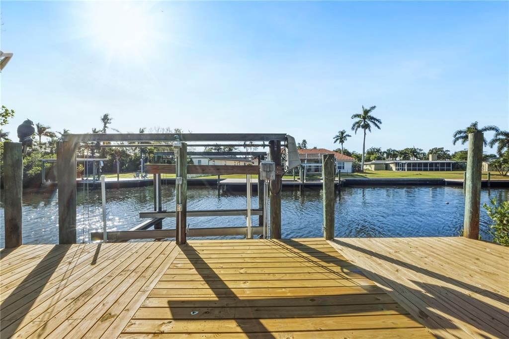 На продажу: $1,199,000 (4 спален, 2 ванн, 1832 Квадратных фут)