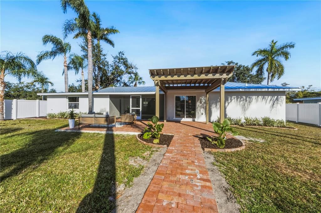 На продажу: $1,199,000 (4 спален, 2 ванн, 1832 Квадратных фут)