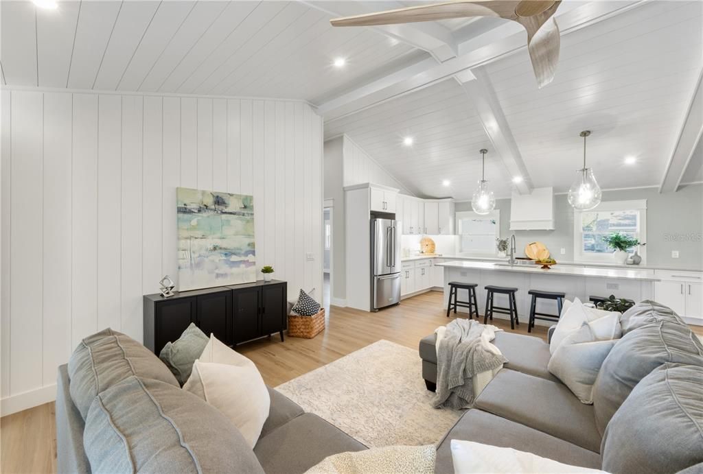 На продажу: $1,199,000 (4 спален, 2 ванн, 1832 Квадратных фут)