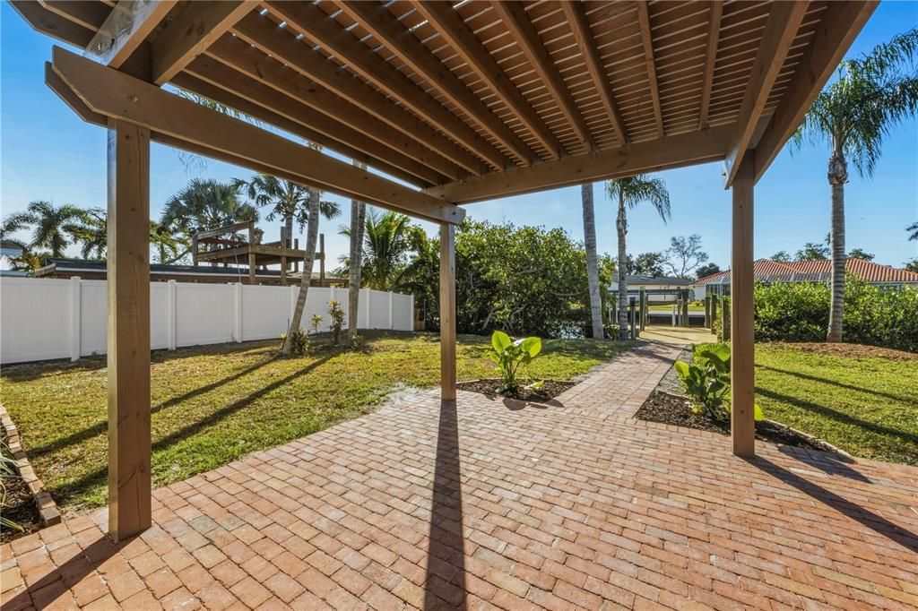 На продажу: $1,199,000 (4 спален, 2 ванн, 1832 Квадратных фут)