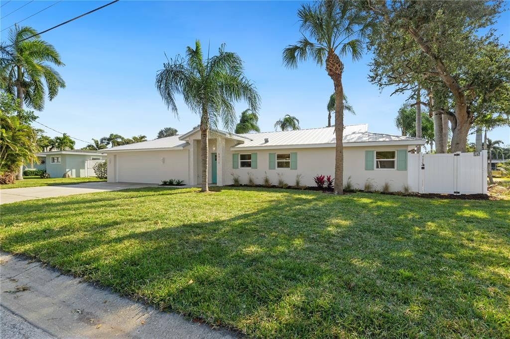 На продажу: $1,199,000 (4 спален, 2 ванн, 1832 Квадратных фут)