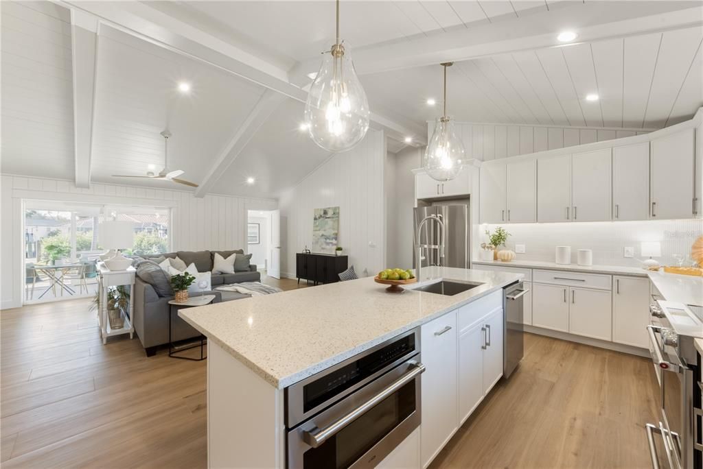 На продажу: $1,199,000 (4 спален, 2 ванн, 1832 Квадратных фут)