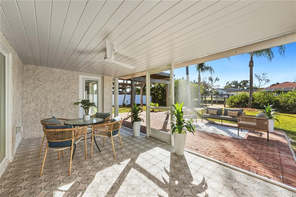 На продажу: $1,199,000 (4 спален, 2 ванн, 1832 Квадратных фут)