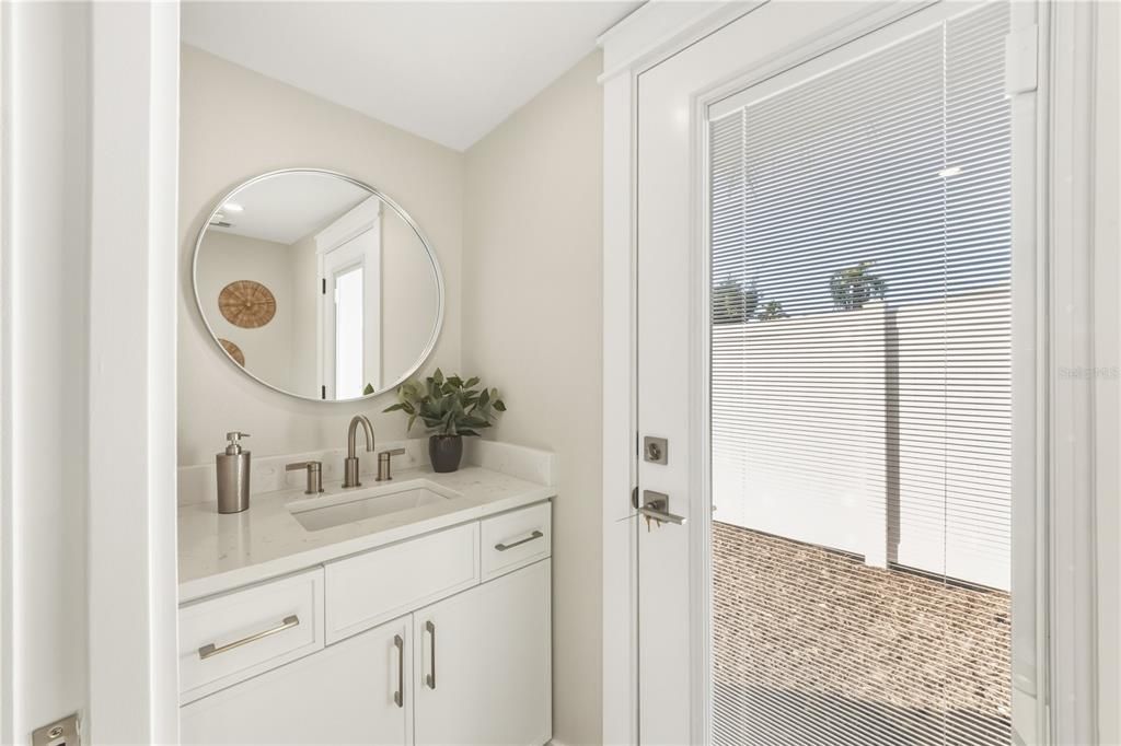 На продажу: $1,199,000 (4 спален, 2 ванн, 1832 Квадратных фут)