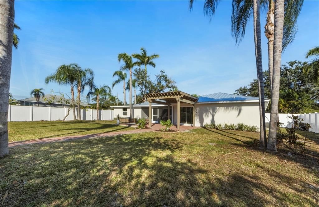 На продажу: $1,199,000 (4 спален, 2 ванн, 1832 Квадратных фут)