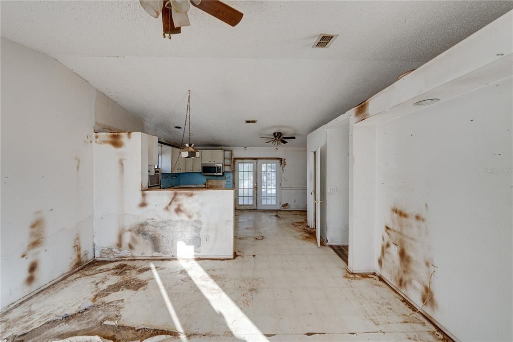 For Sale: $144,900 (3 beds, 2 baths, 1218 Square Feet)