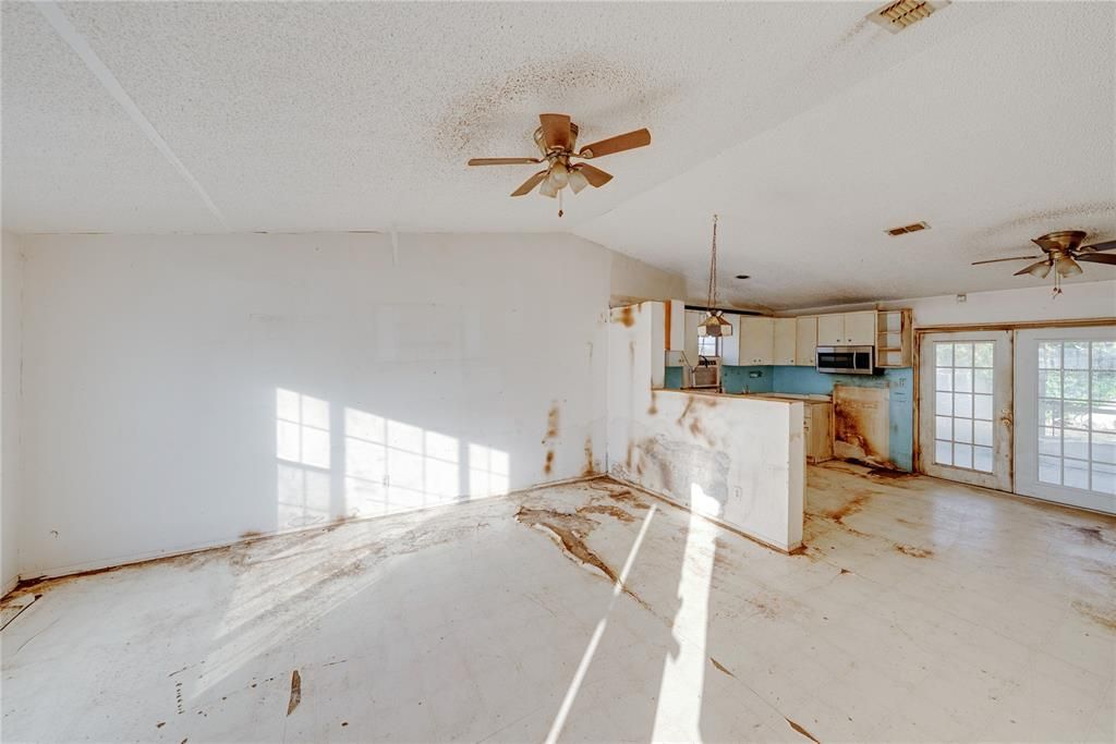 For Sale: $144,900 (3 beds, 2 baths, 1218 Square Feet)