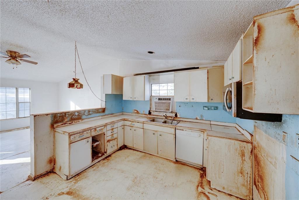 For Sale: $144,900 (3 beds, 2 baths, 1218 Square Feet)