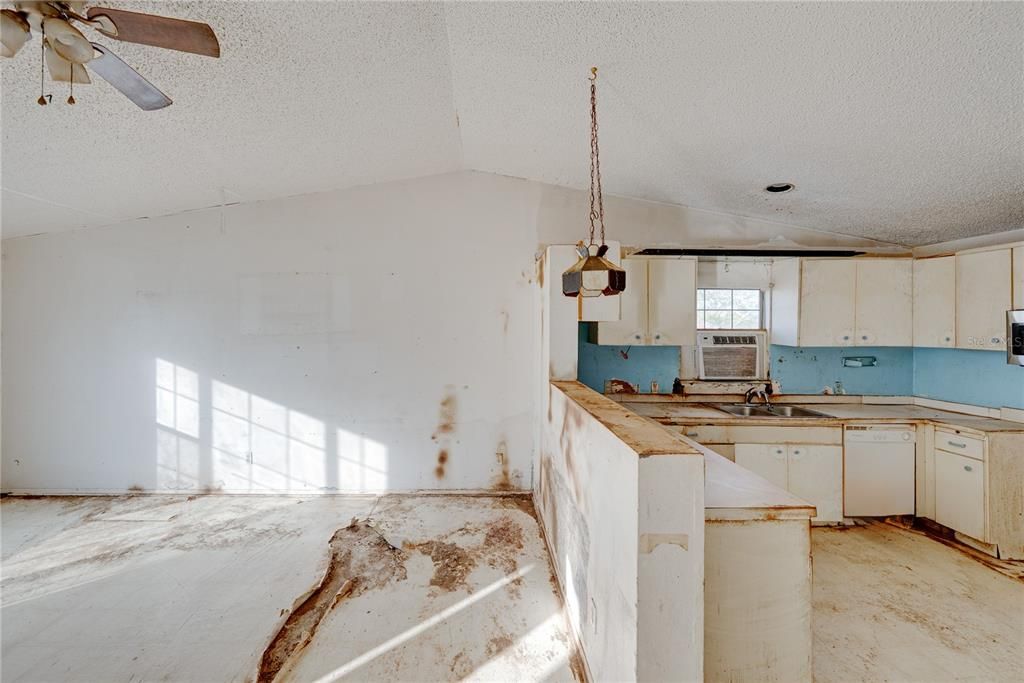 For Sale: $144,900 (3 beds, 2 baths, 1218 Square Feet)