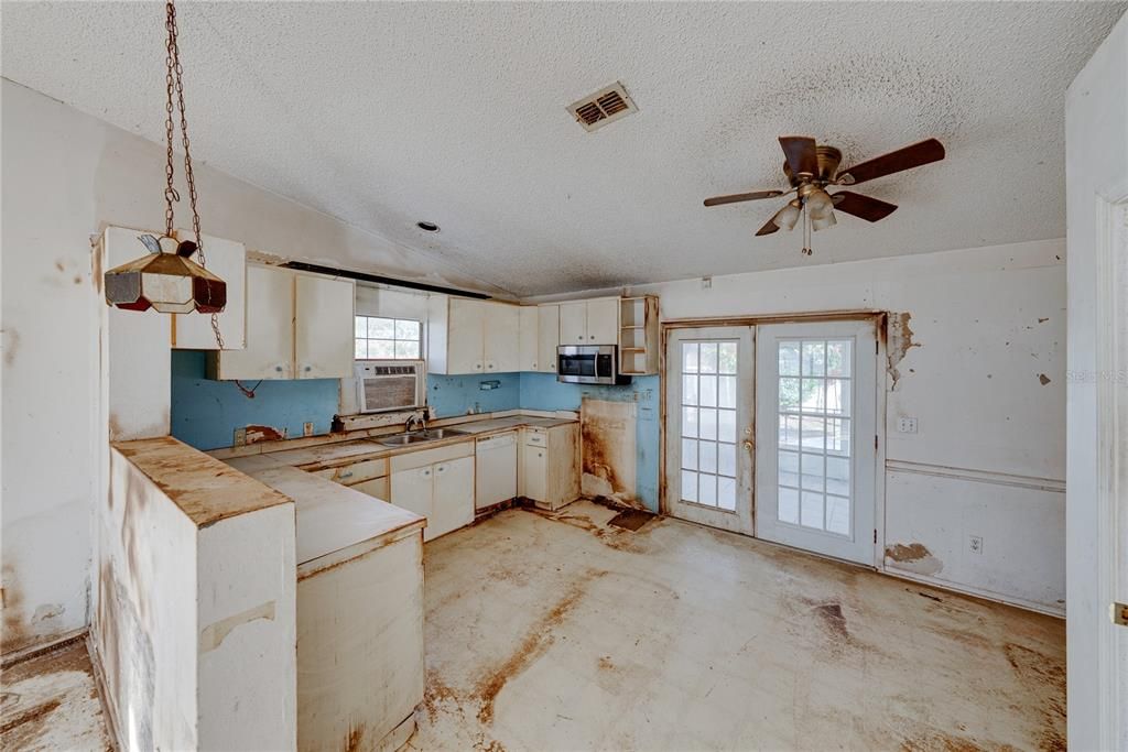 For Sale: $144,900 (3 beds, 2 baths, 1218 Square Feet)