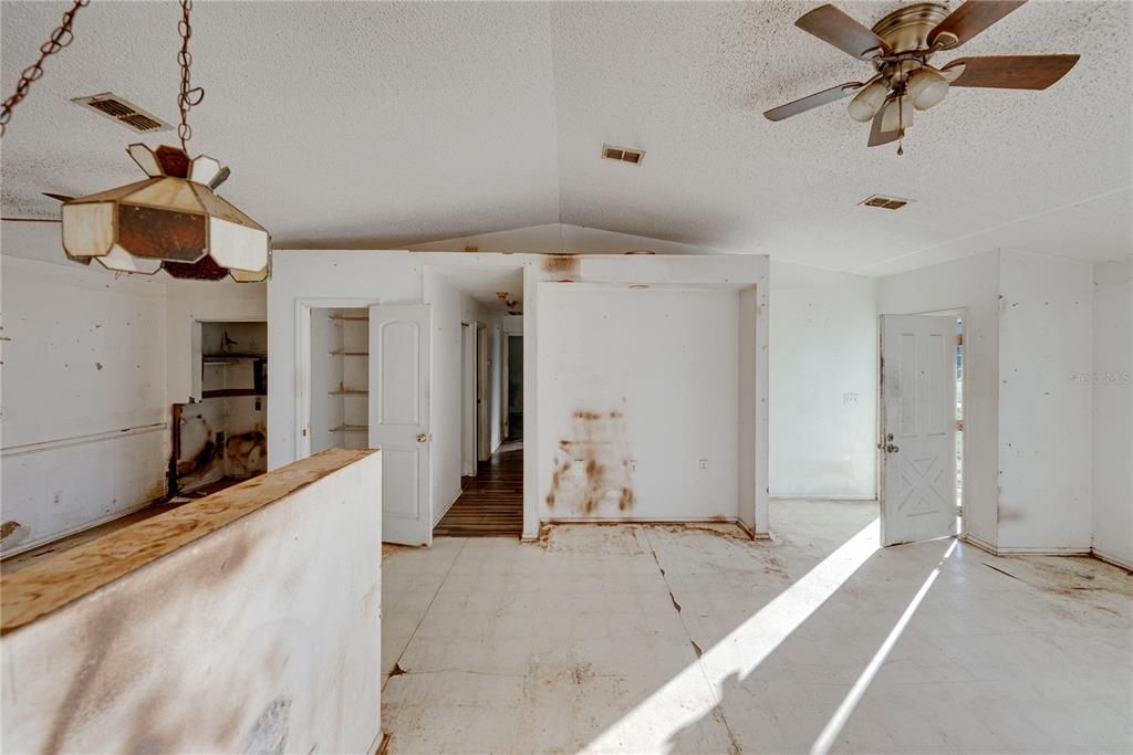 For Sale: $144,900 (3 beds, 2 baths, 1218 Square Feet)