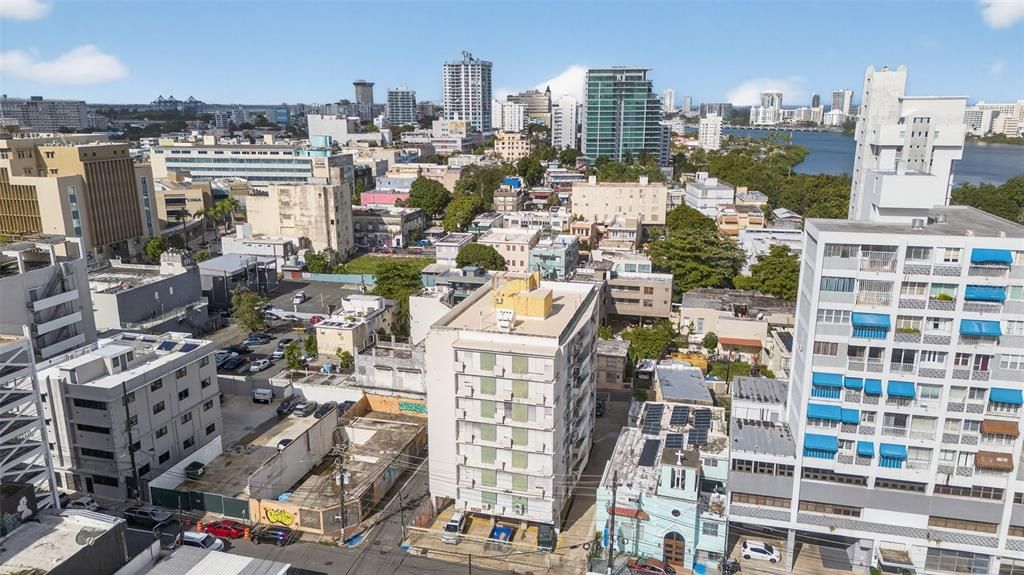 For Rent: $1,900 (2 beds, 1 baths, 867 Square Feet)