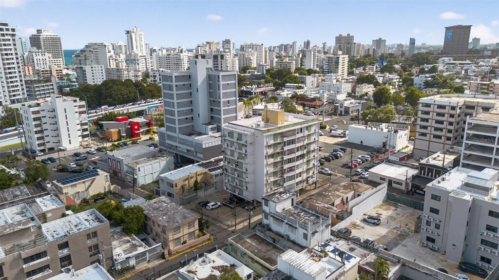 For Rent: $1,900 (2 beds, 1 baths, 867 Square Feet)