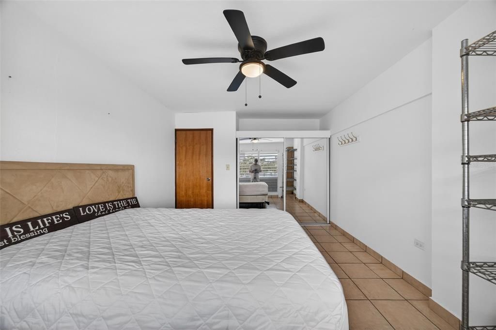 For Rent: $1,900 (2 beds, 1 baths, 867 Square Feet)